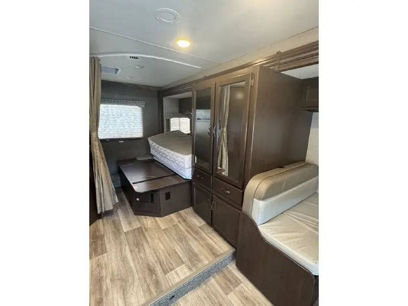 2020 THOR MOTOR COACH FOUR WINDS 24F