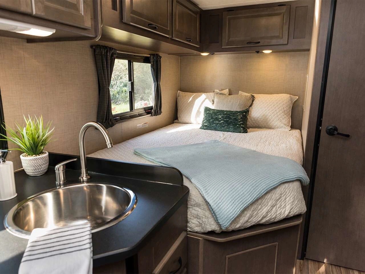 2019 Thor Motor Coach MAJESTIC 23A in kissimmee FL