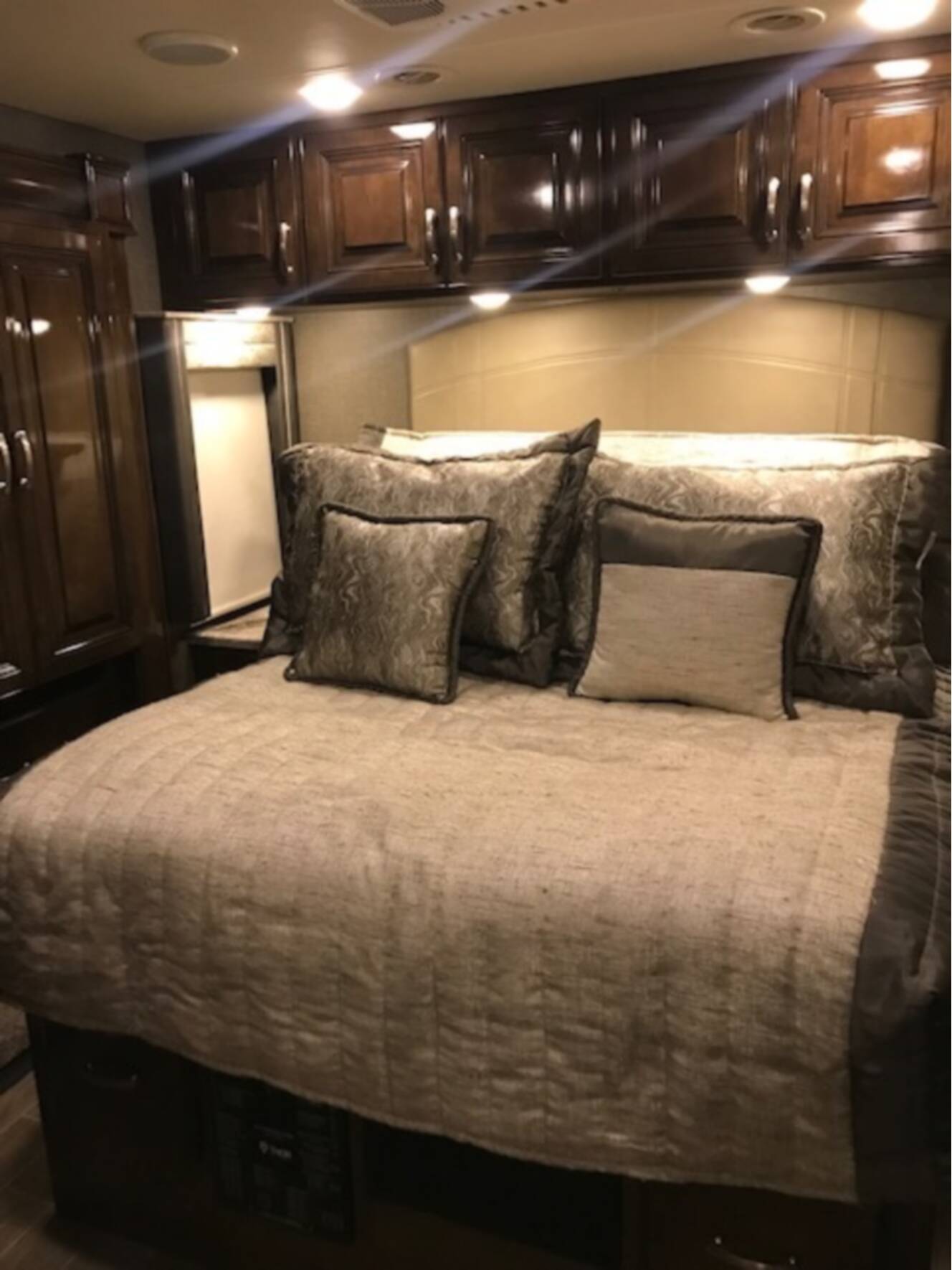 A photo of this 2020 Thor Motor Coach Palazzo 33 5