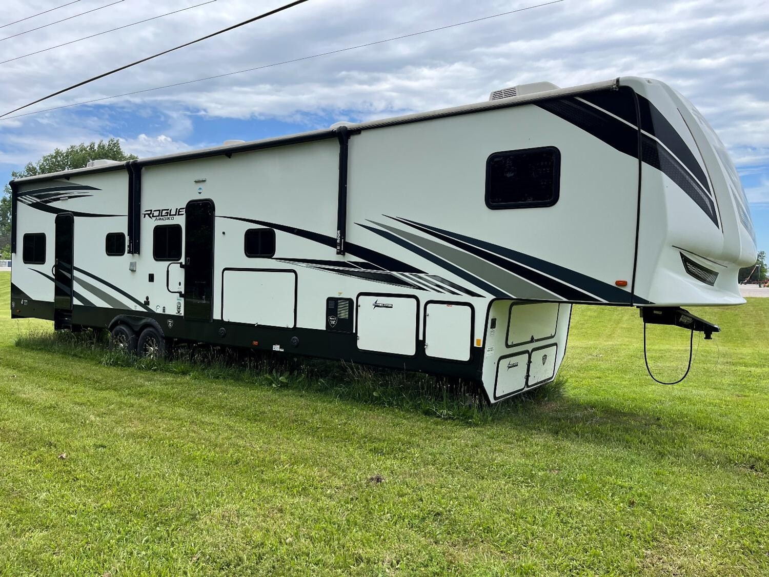 2022 Forest River VENGEANCE ROGUE ARMORED 4007-G2 RV