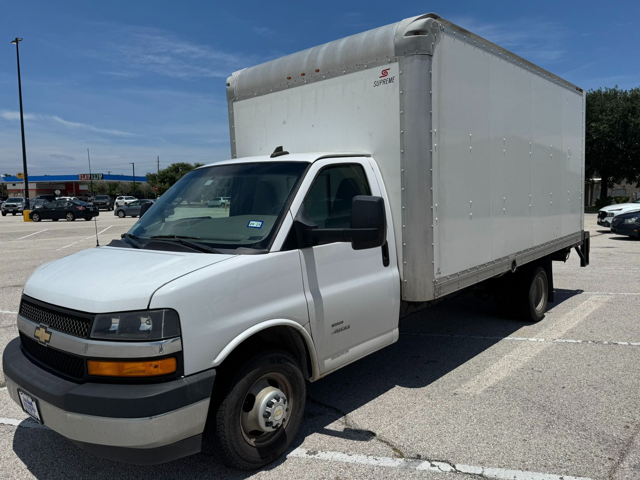 Used Box Truck - Straight Truck Class 3 (gvw 10001 - 14000