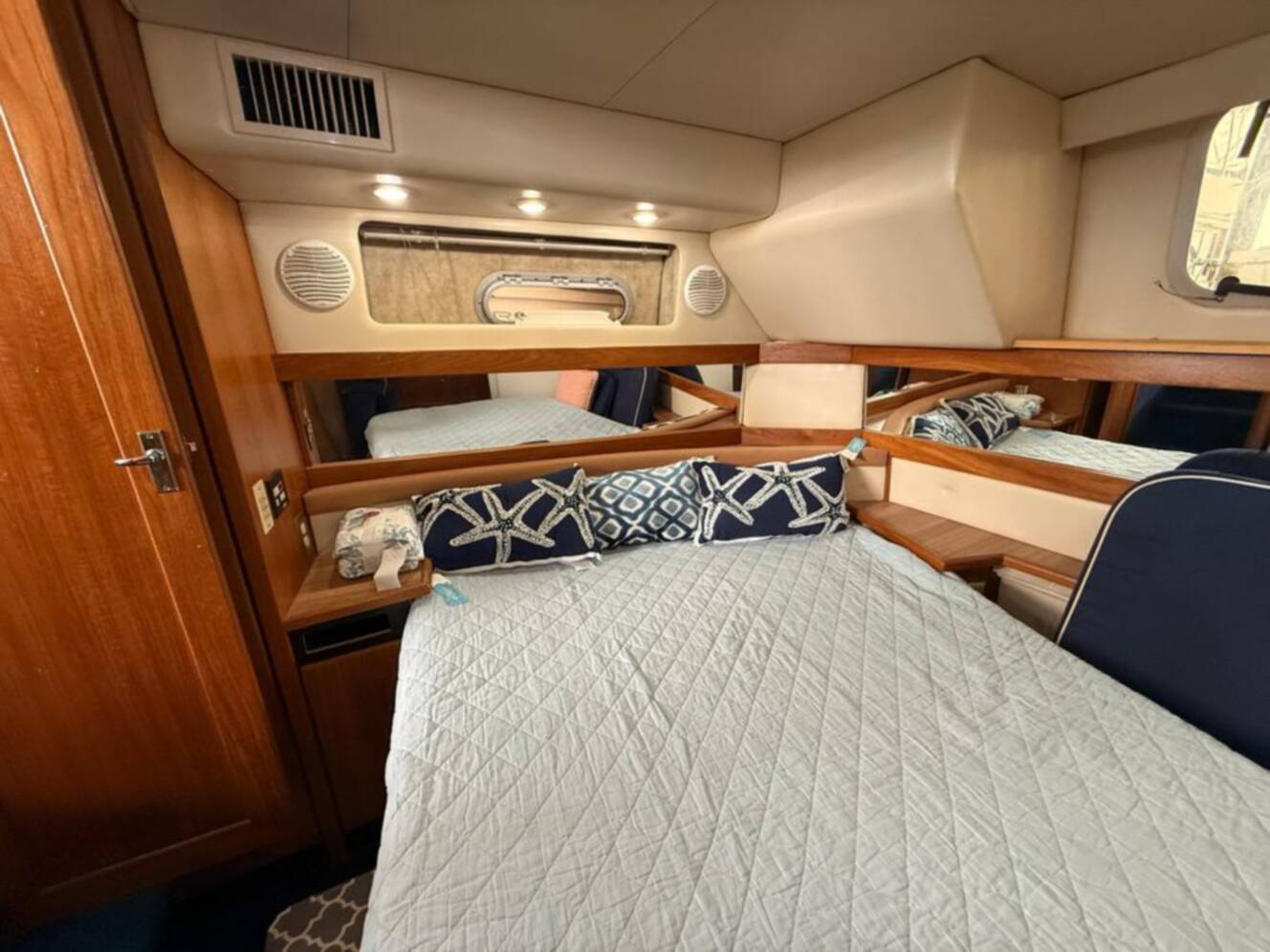 A photo of this 2000 Bayliner 4087 Aft Cockpit Motoryacht