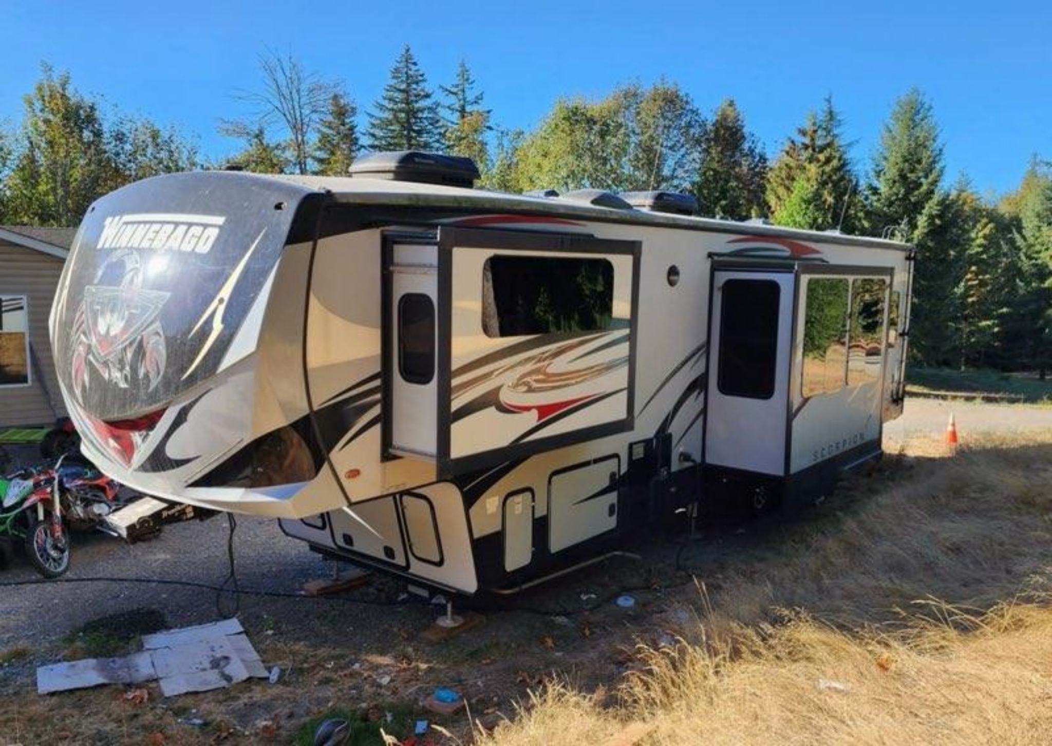 ホビー Scorpion For Sale Near 52340 - Winnebago Toy Hauler RVs