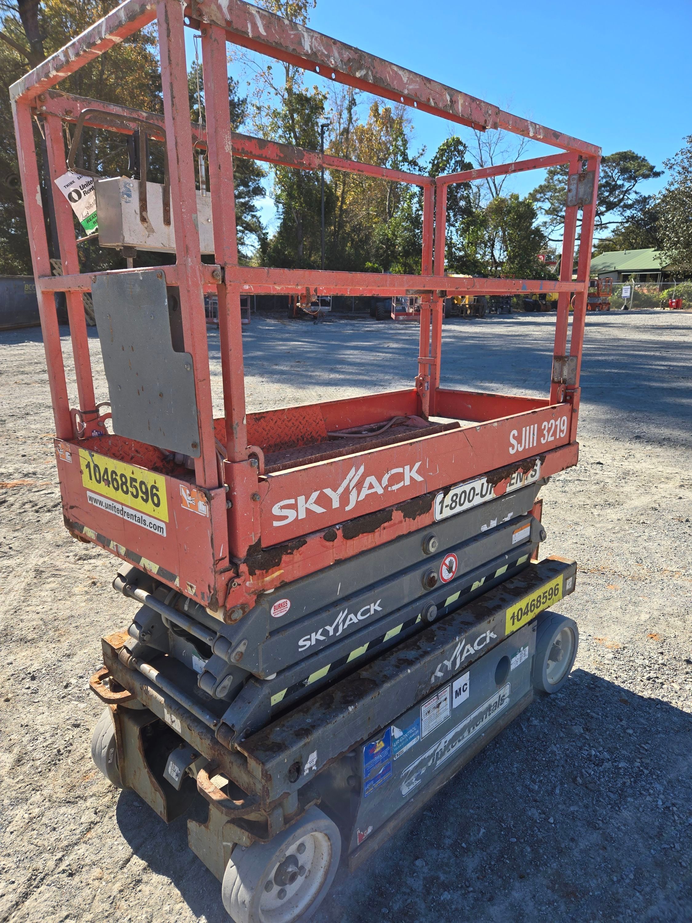 2016 SKYJACK SJIII3219 Scissor Lift in Foley, AL