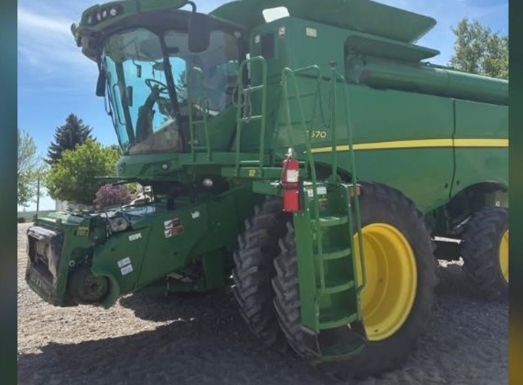 2012 JOHN DEERE S670 Combine in Hazelton, ID
