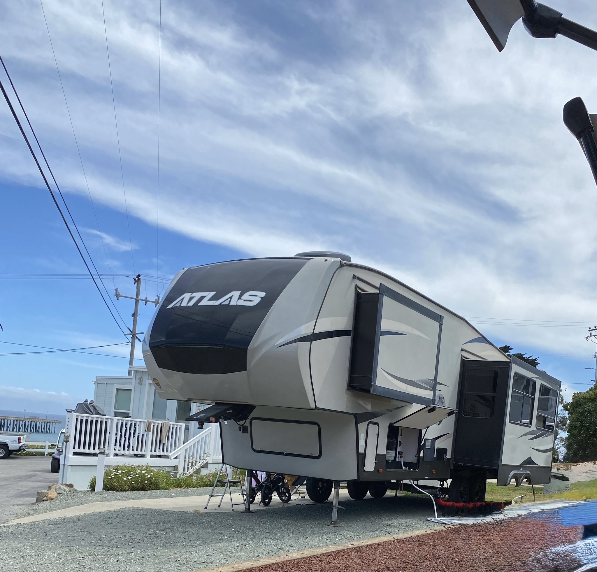 2018 Dutchmen Atlas 2952RLF RV