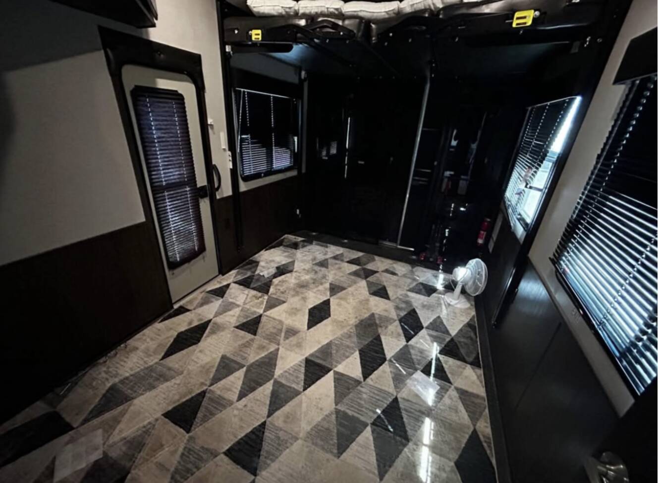 A photo of this 2019 Jayco SEISMIC 4125