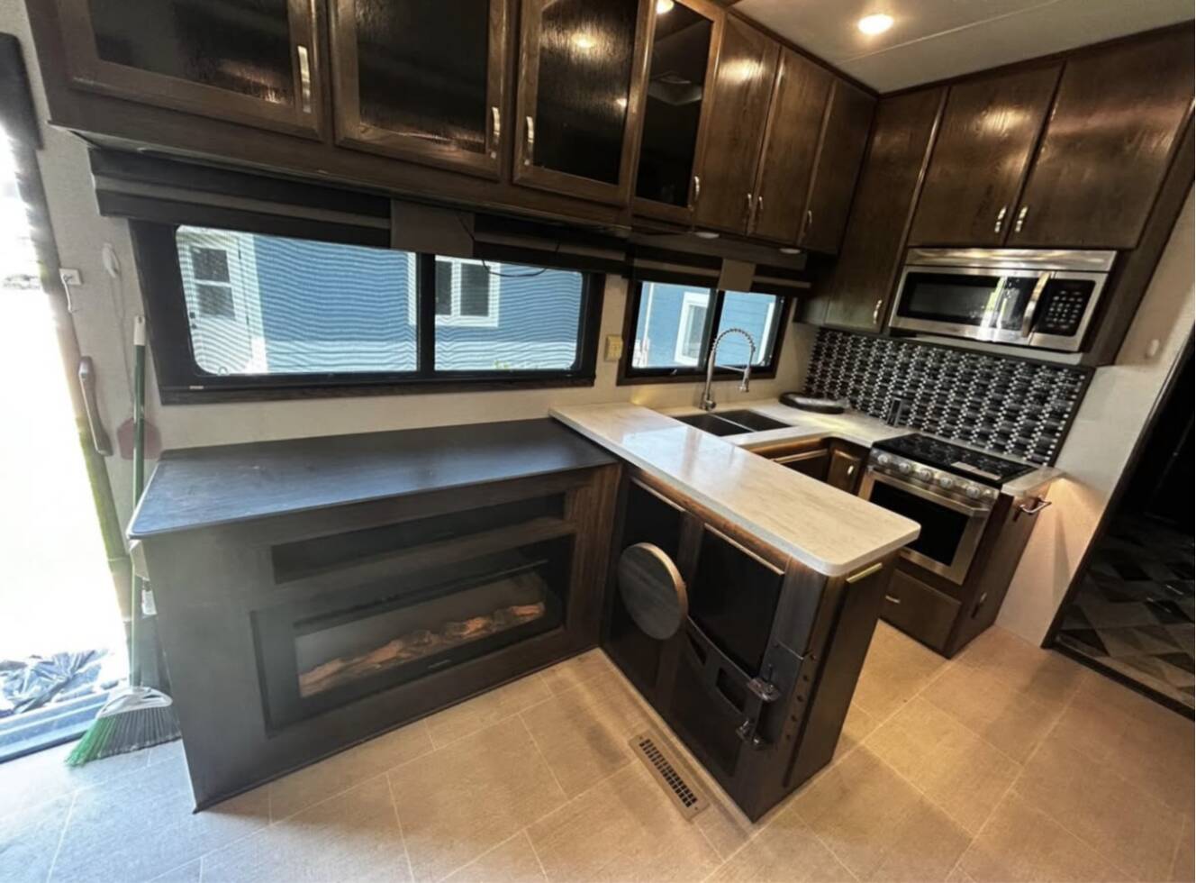 A photo of this 2019 Jayco SEISMIC 4125
