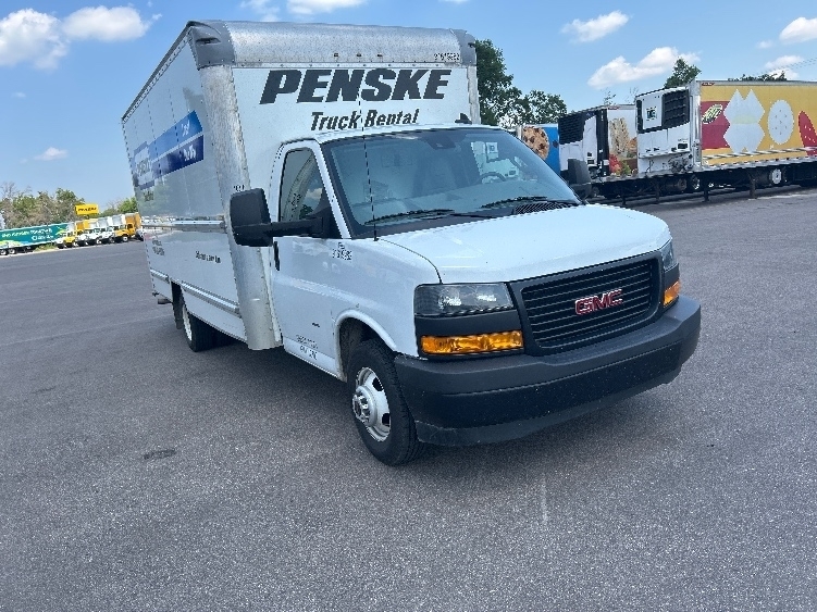 2021 GMC SAVANA in Roseville, MN