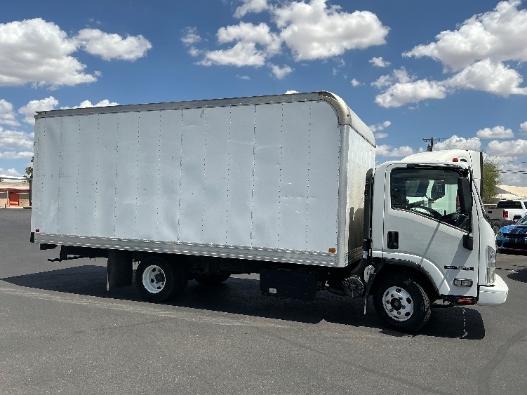 2016 Isuzu NPR photo 11
