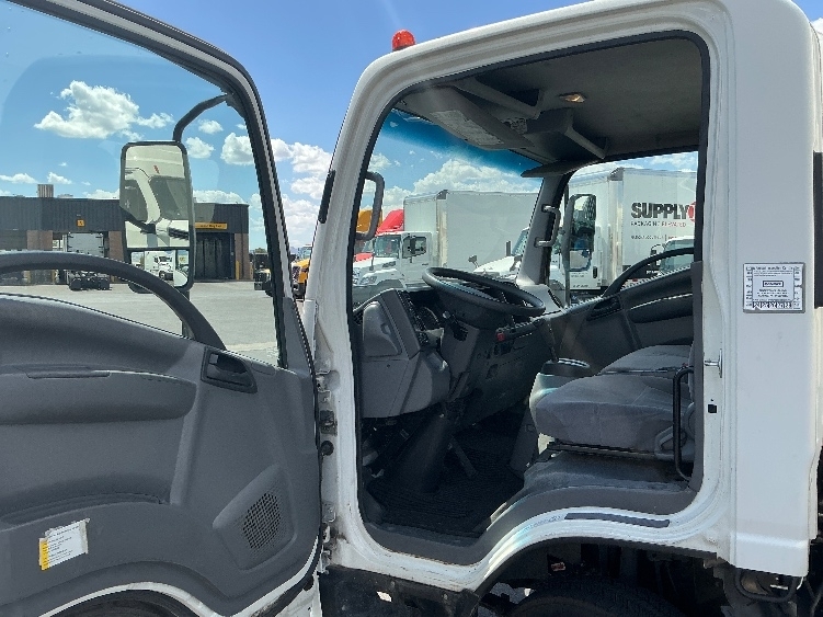 2016 Isuzu NPR photo 12