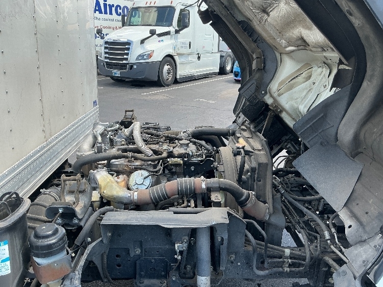 2016 Isuzu NPR photo 18