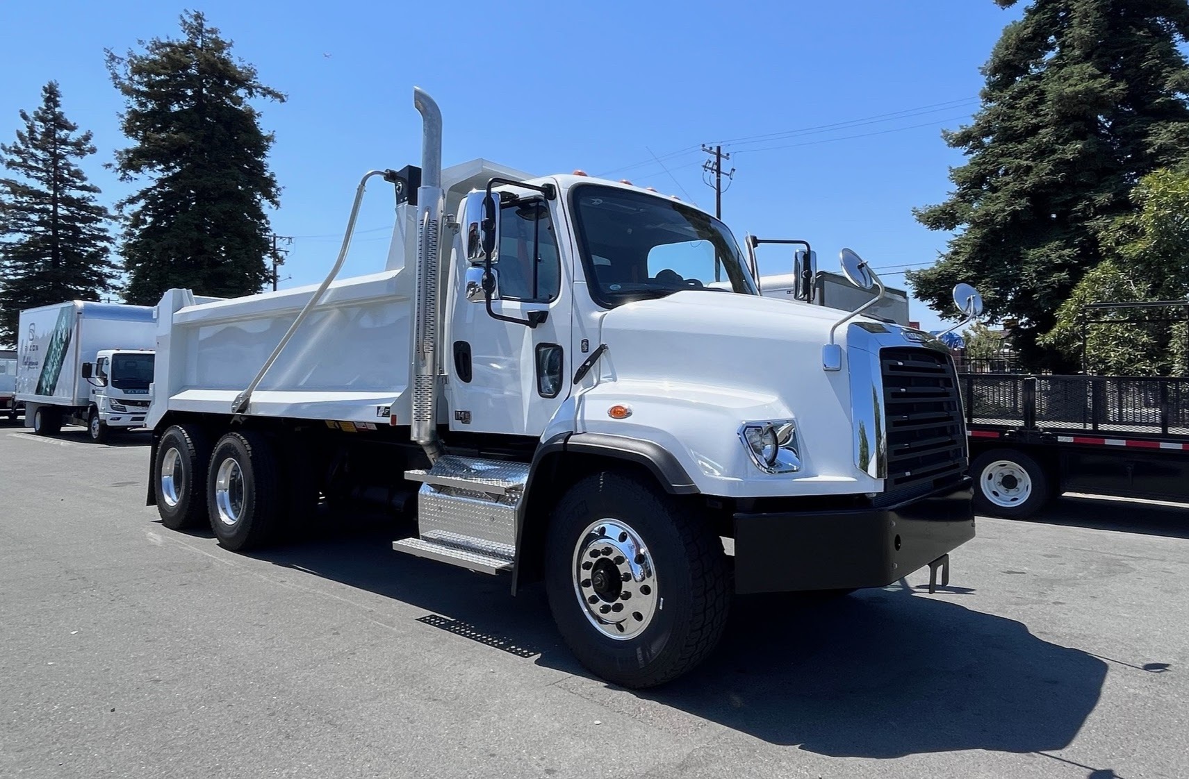 2025 FREIGHTLINER 114 SD in Oakland, CA