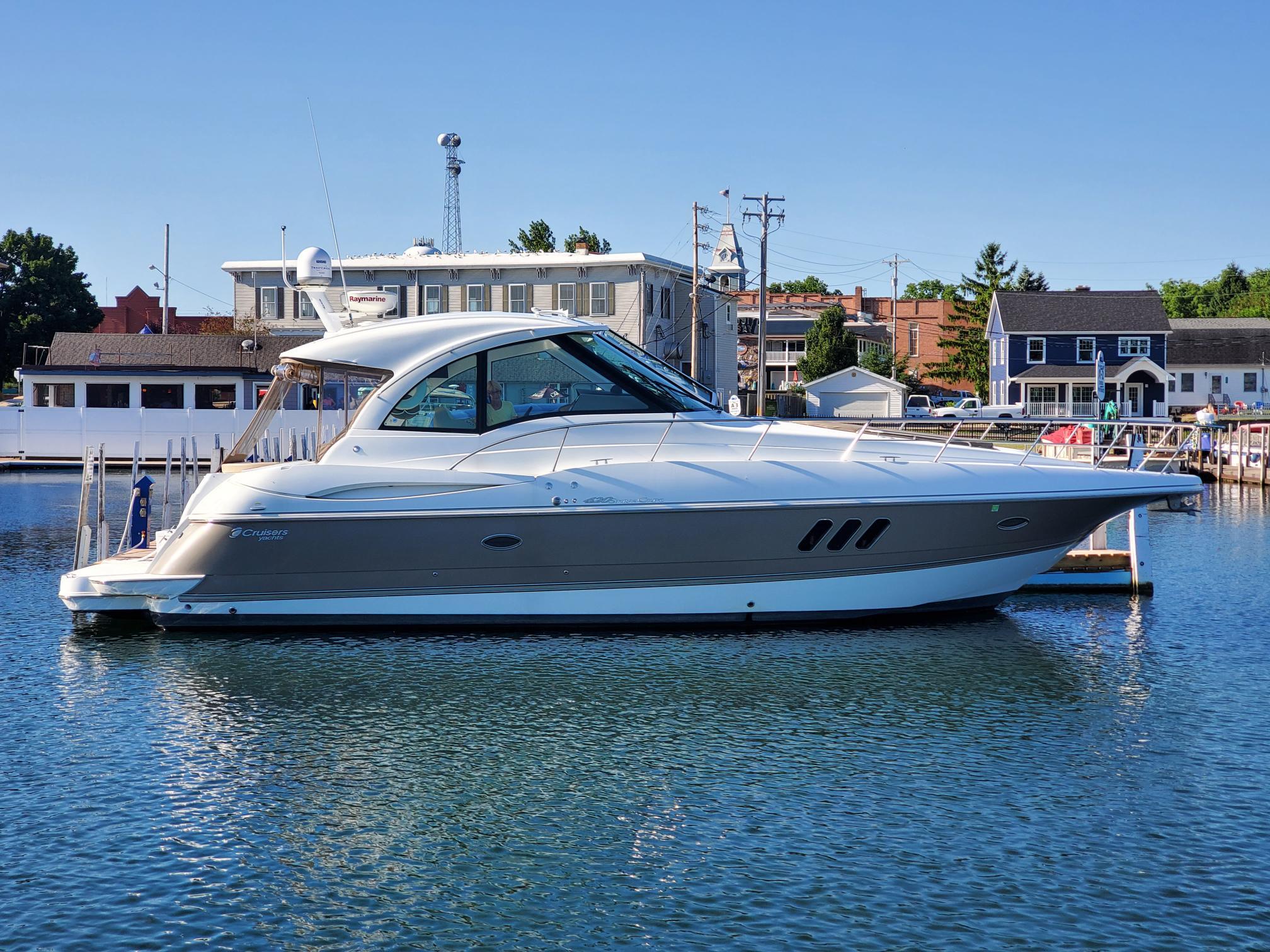2009 Cruisers Yachts 420 Sports Coupe in grafton OH