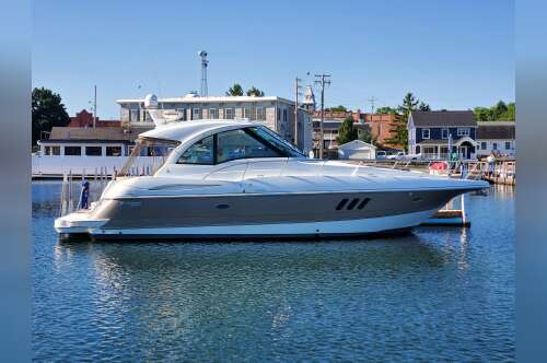2009 Cruisers Yachts 420 Sports Coupe in grafton OH
