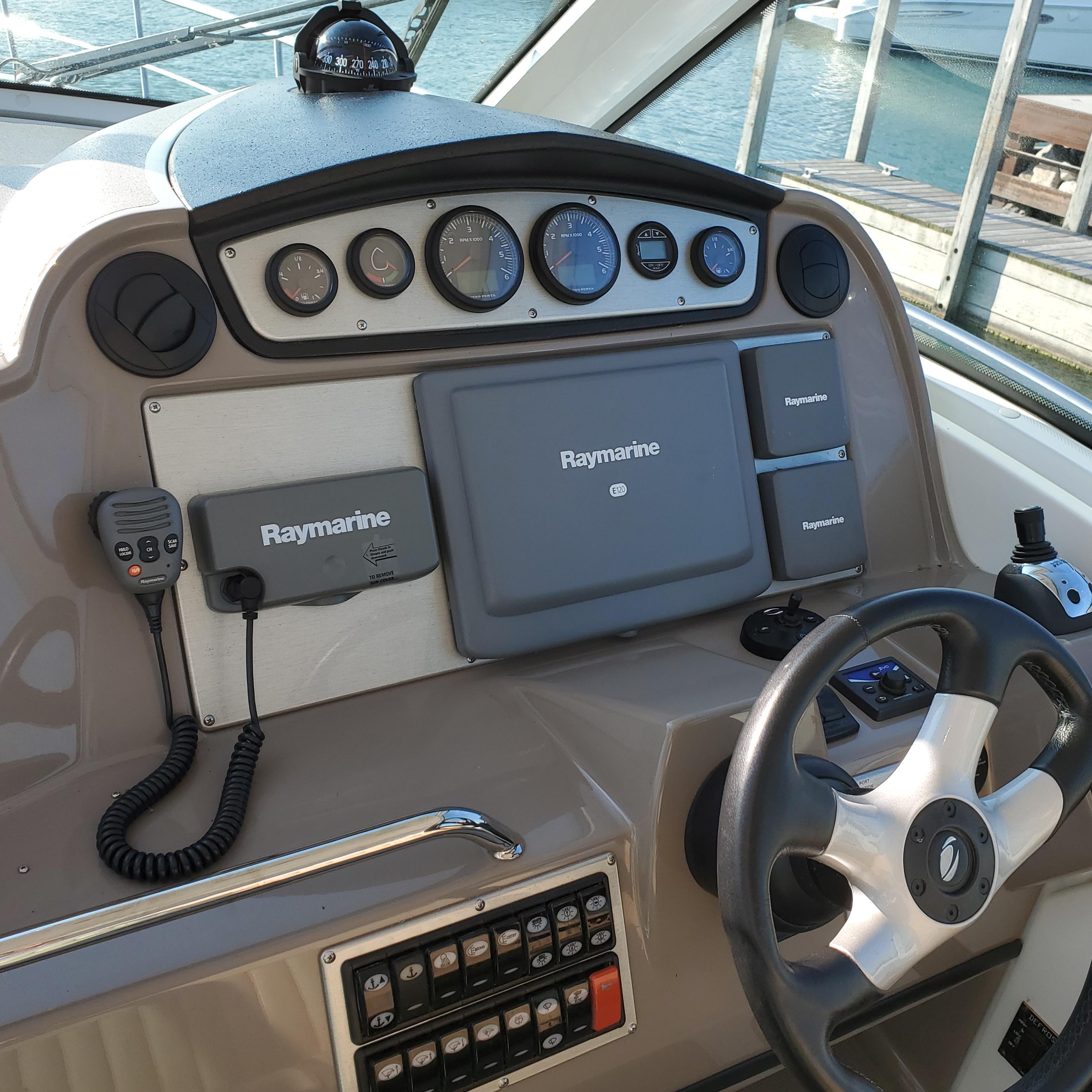 2009 Cruisers Yachts 420 Sports Coupe in grafton OH