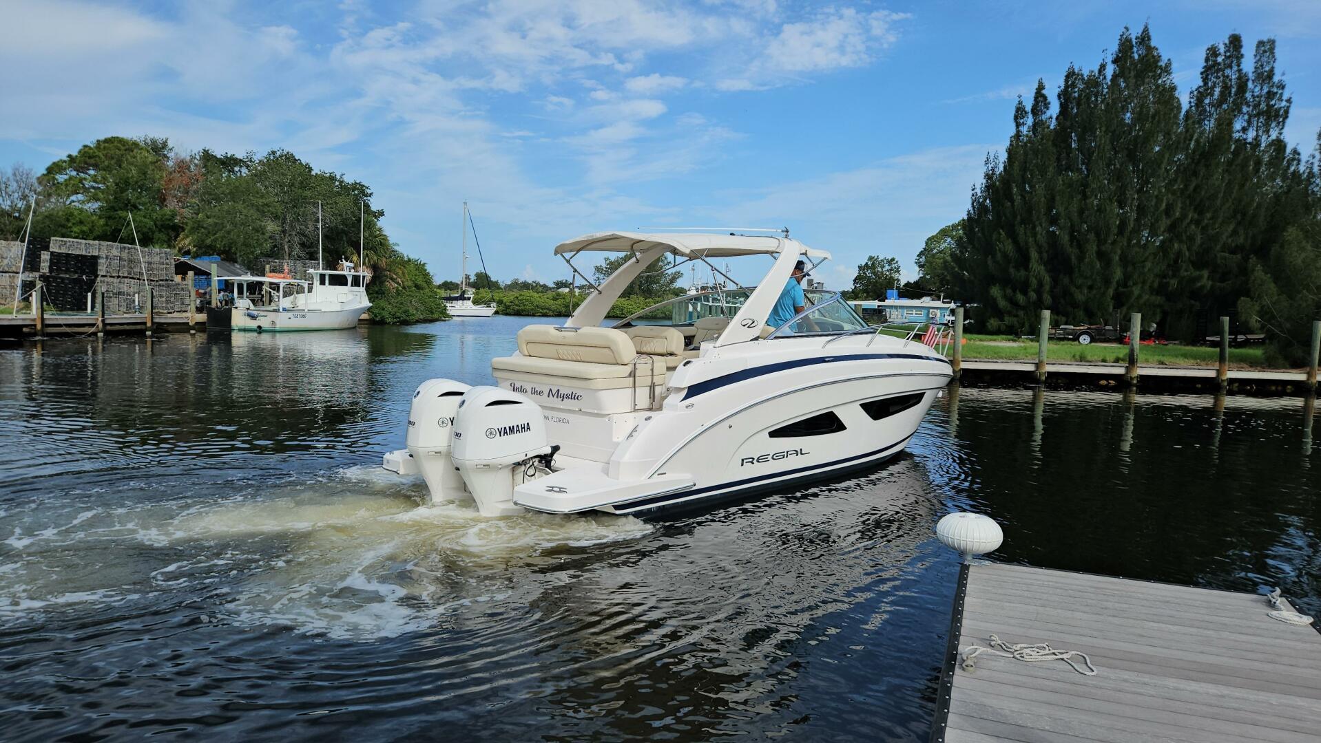 Used 2018 Regal 33 Xo Express Cruiser Outboard 42 For Sale