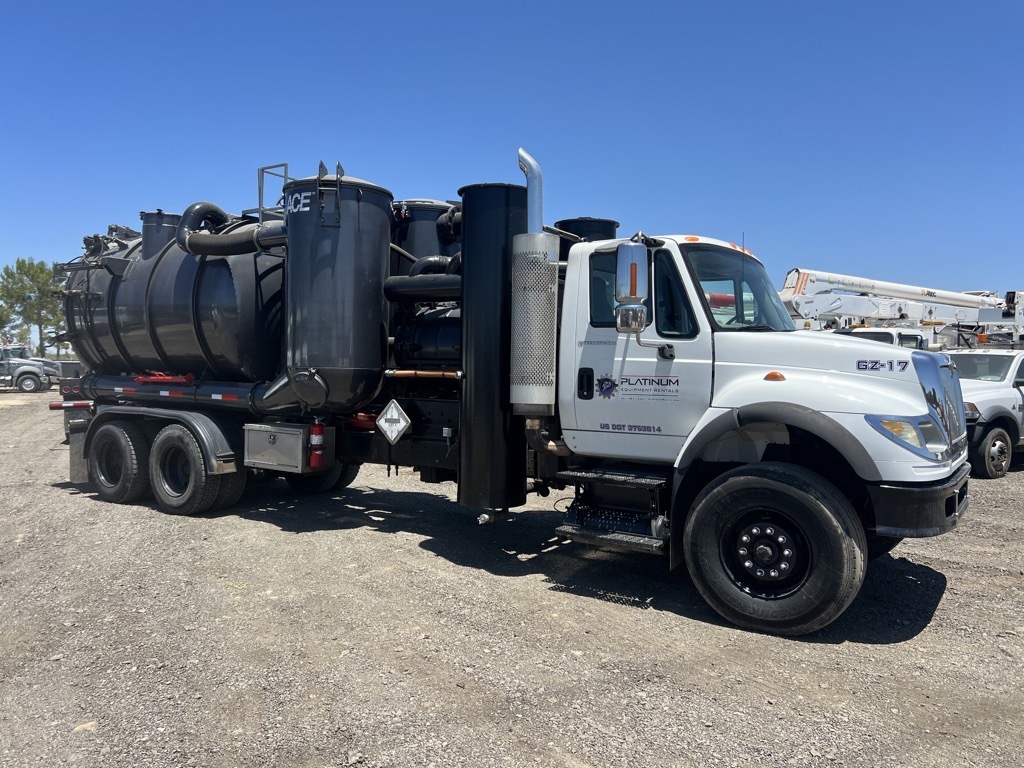 2007 INTERNATIONAL 7500 in Bakersfield, CA
