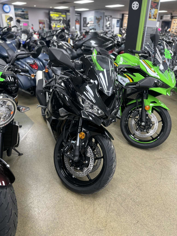 。 2024 Kawasaki Ninja ZX-6R (stock #: 001802) - UsedBikesDirect