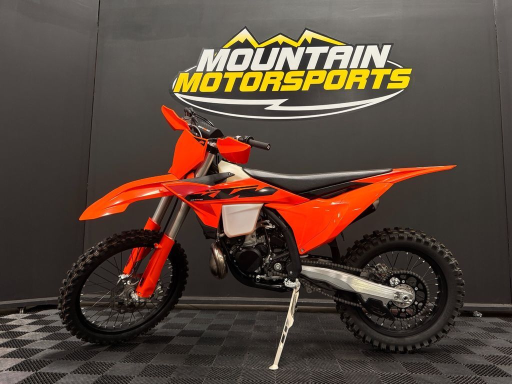 Orange Motorcycles For Sale Near Greenbrier, Tennessee