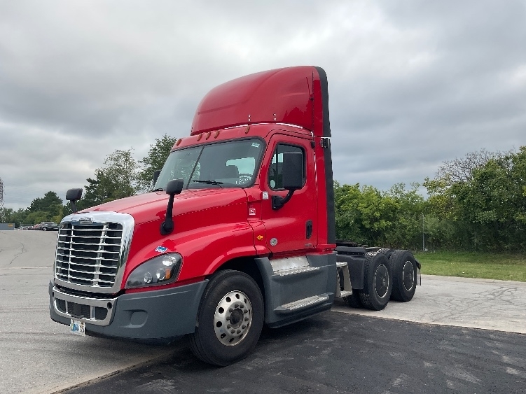 2018 Freightliner Cascadia 125" Sleeper Cab photo 3