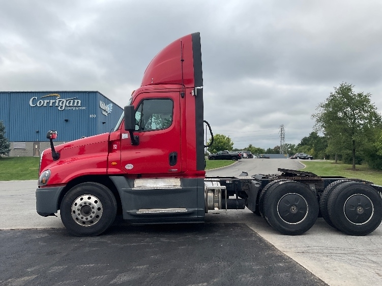 2018 Freightliner Cascadia 125" Sleeper Cab photo 4