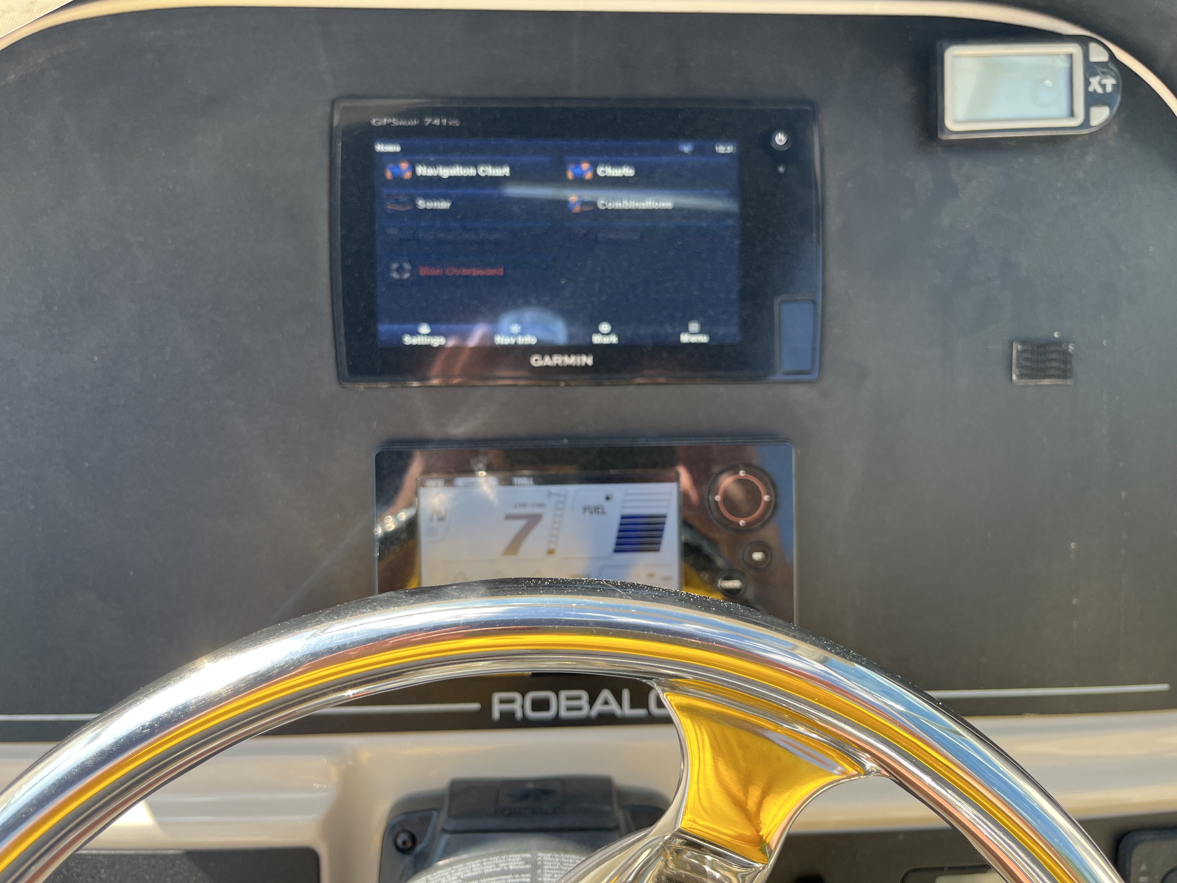 2016 Robalo 247 Dual Console in boxford MA