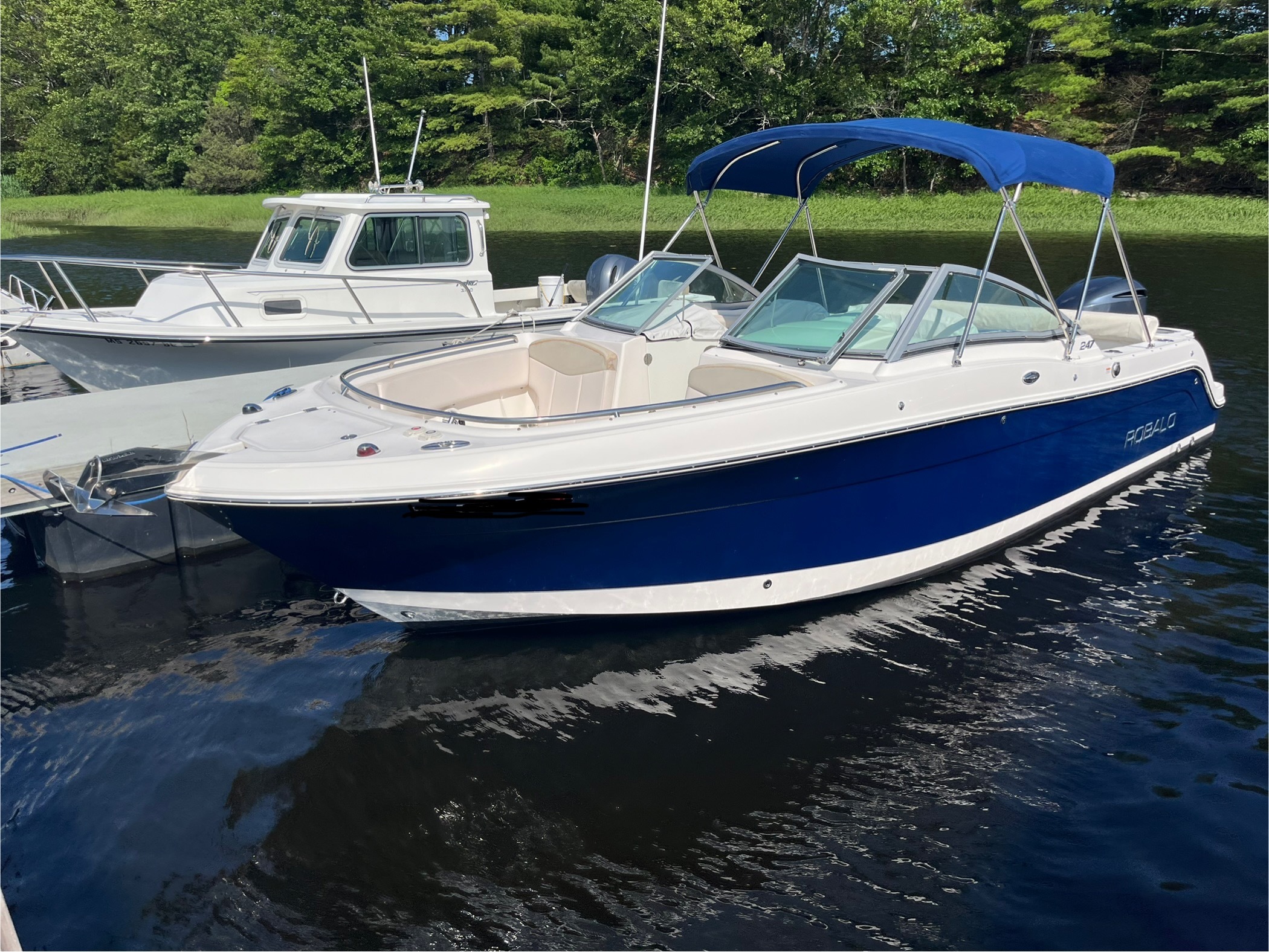 2016 Robalo 247 Dual Console in boxford MA