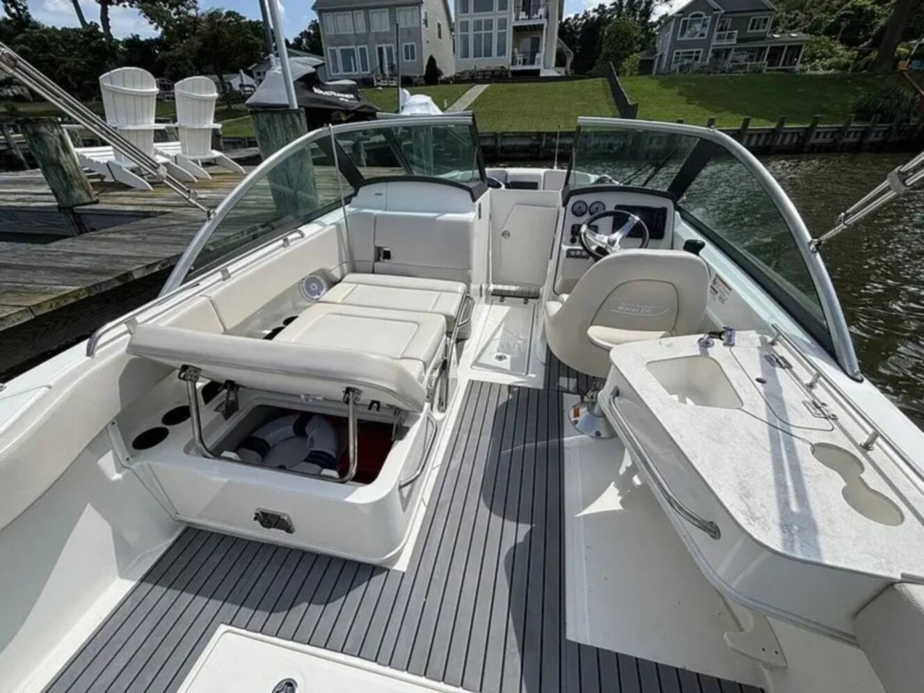 A photo of this 2017 Boston Whaler 230 VANTAGE