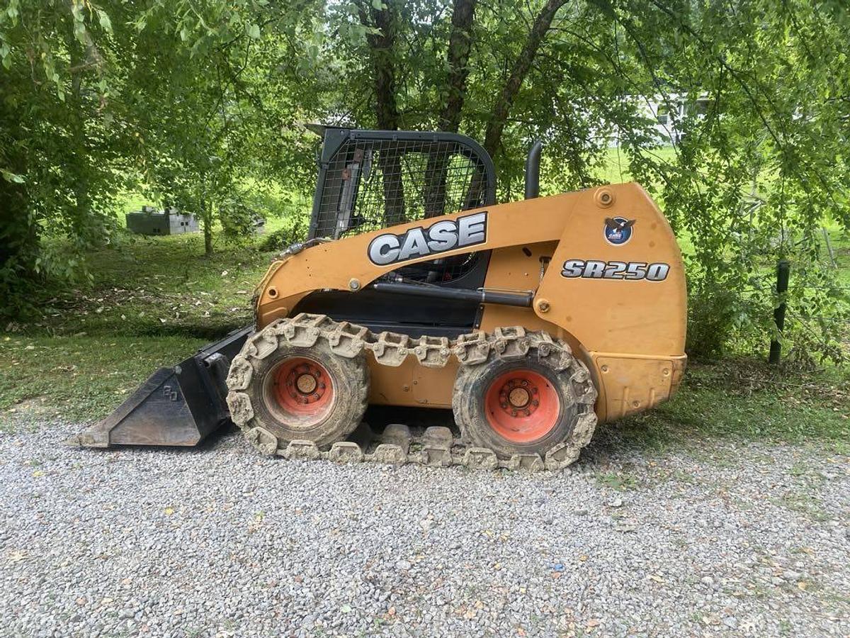 2011 CASE SR250 in Clinton, TN