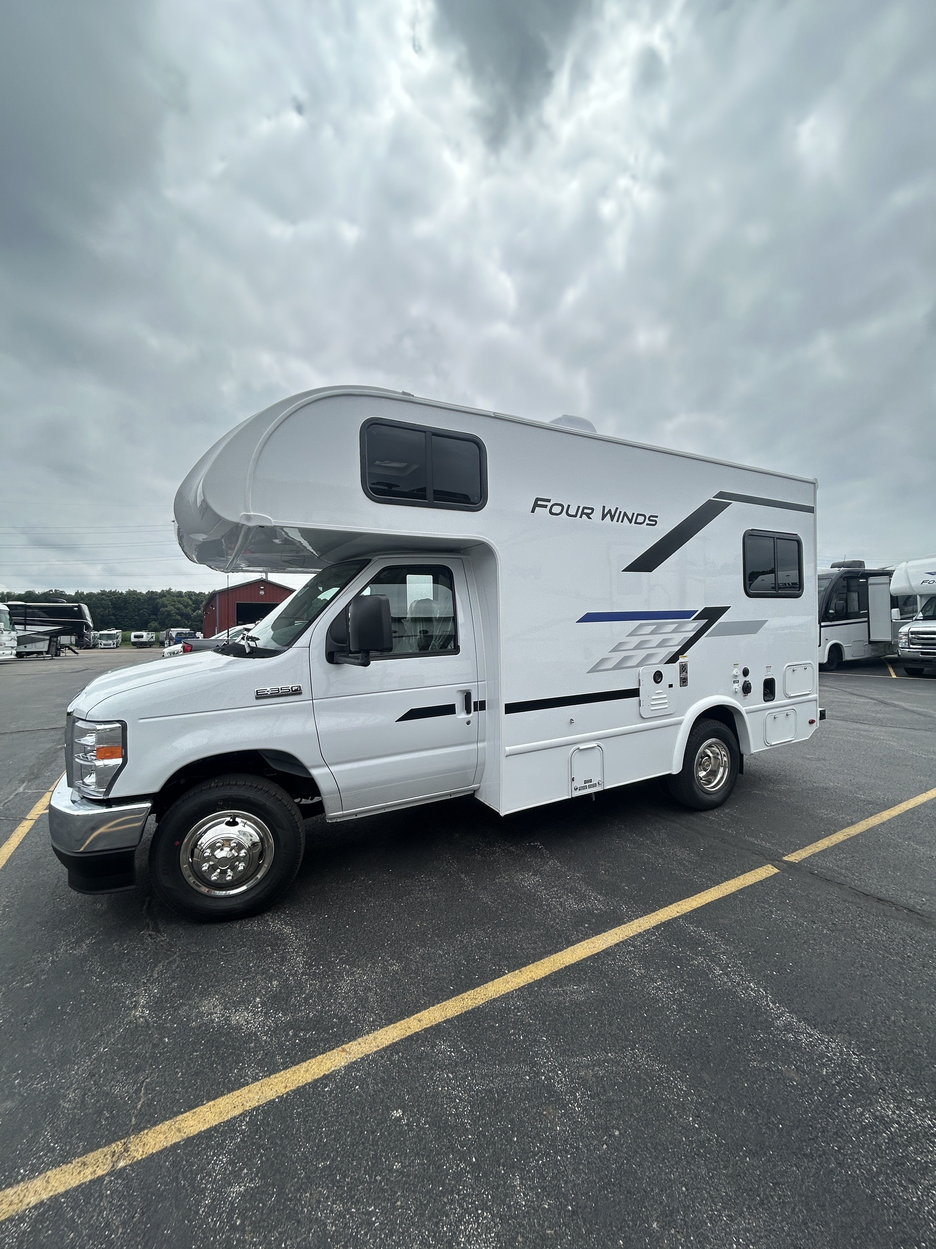 Four Winds Class C Motorhomes Sleeps 4 For Sale - Thor Motor