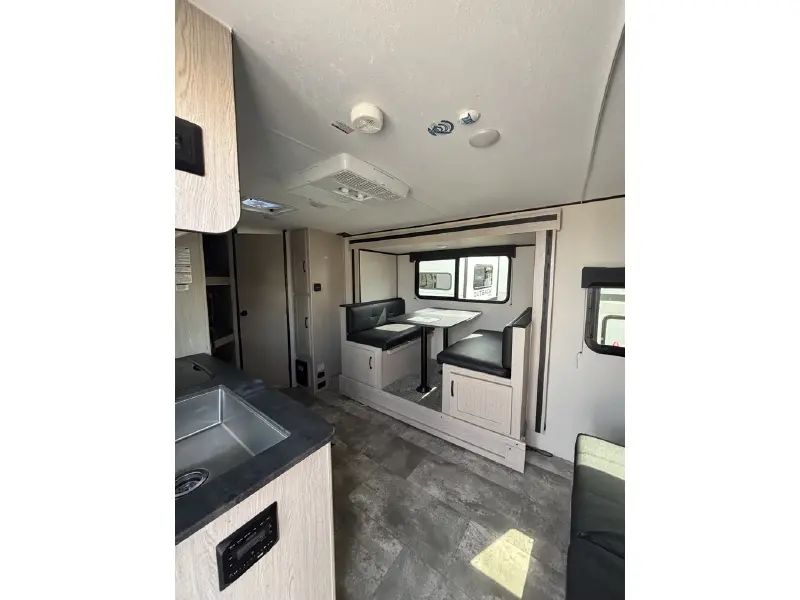 2022 COACHMEN APEX 208BHS