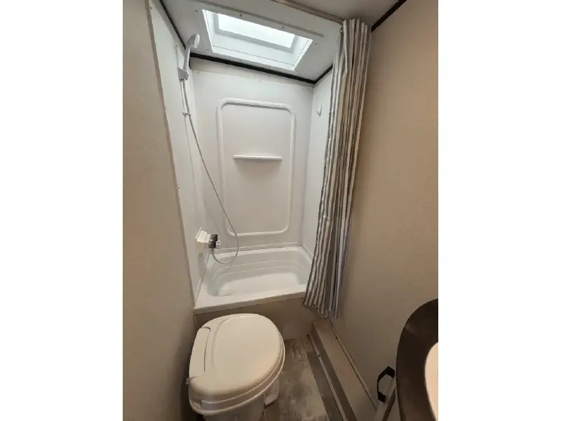 2022 COACHMEN APEX 208BHS