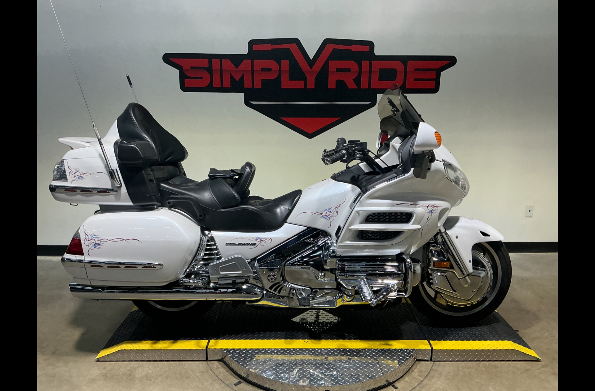 White Touring Motorcycles For Sale Near Thiensville, NY