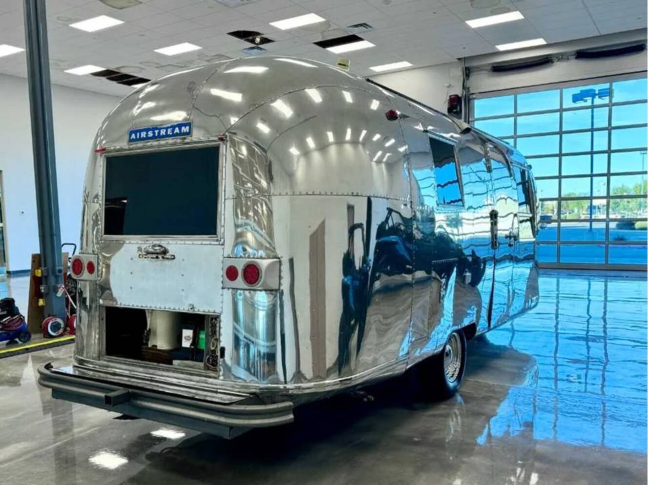 A photo of this 1965 Airstream LAND YACHT