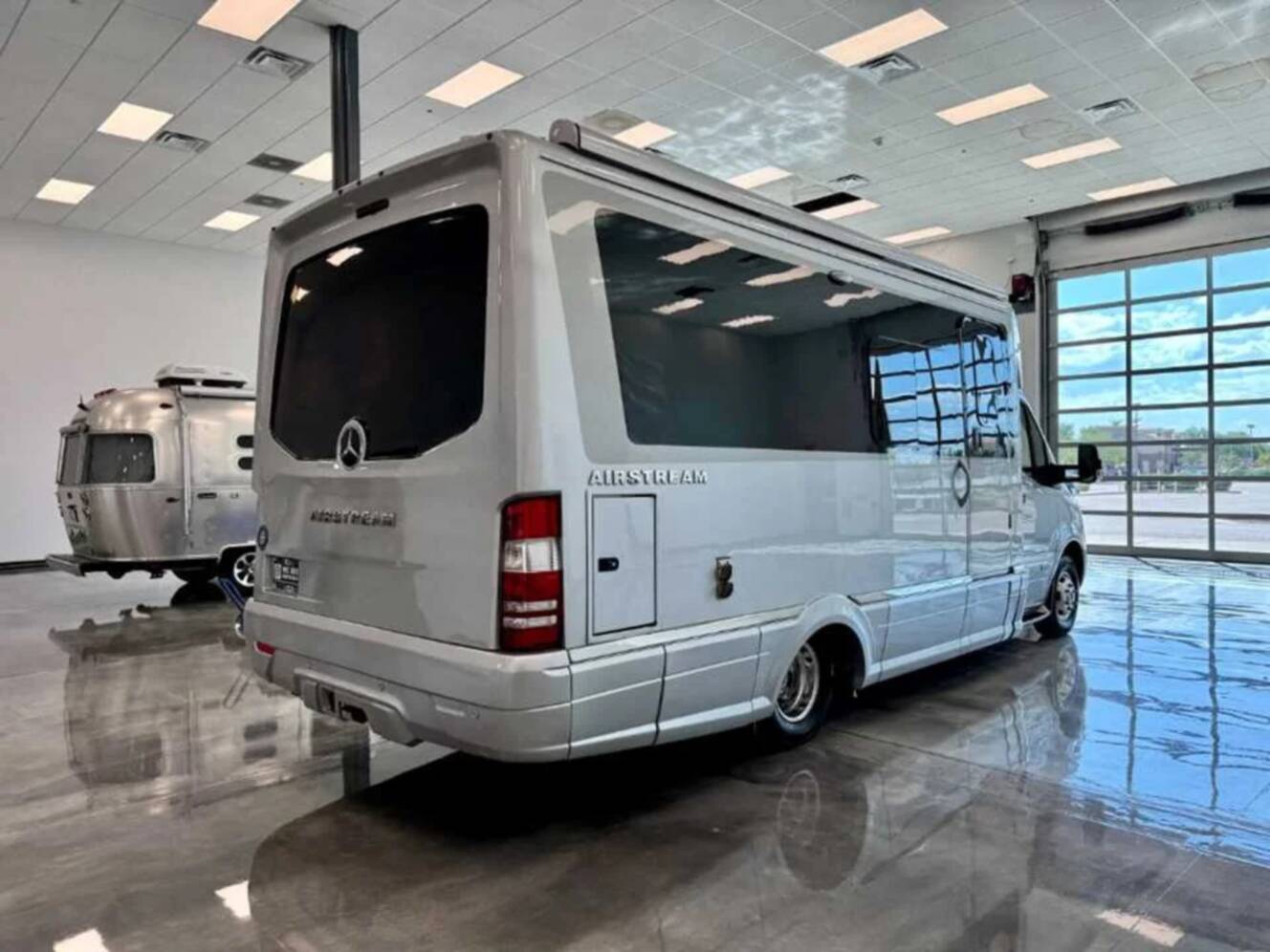 A photo of this 2021 Airstream ATLAS Murphy Suite