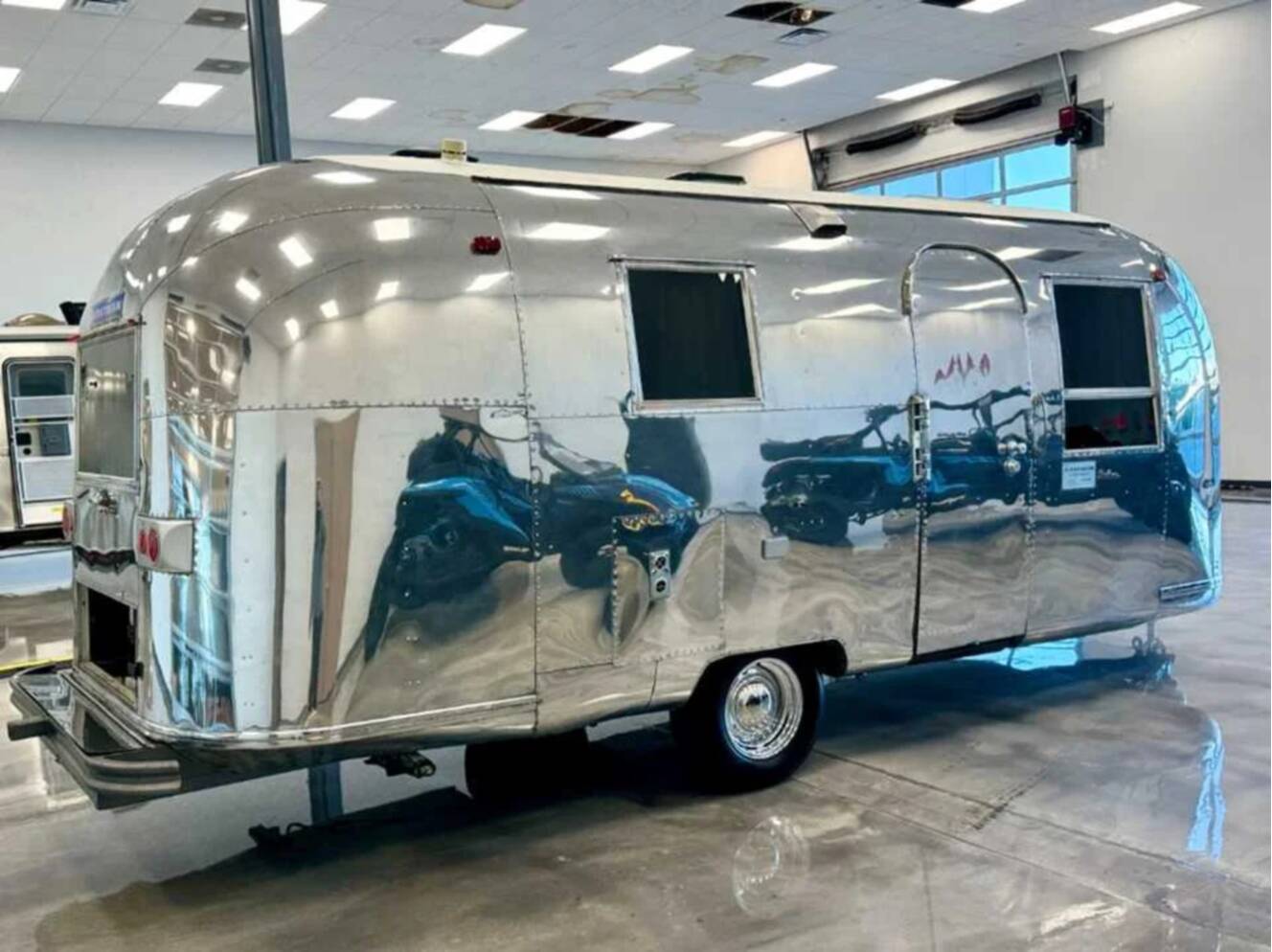 A photo of this 1965 Airstream LAND YACHT