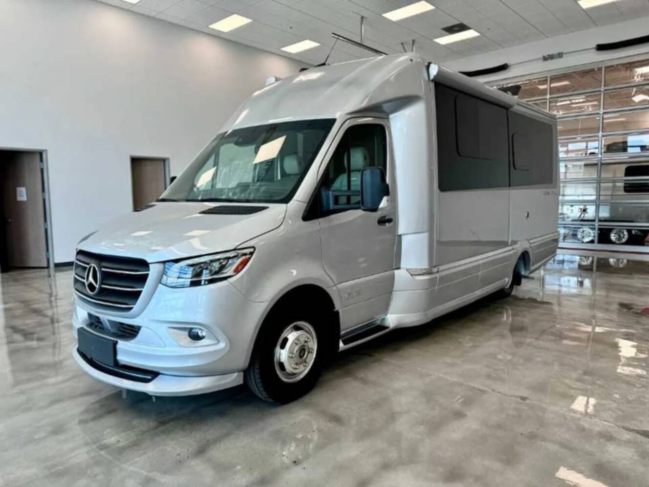 A photo of this 2021 Airstream ATLAS Murphy Suite