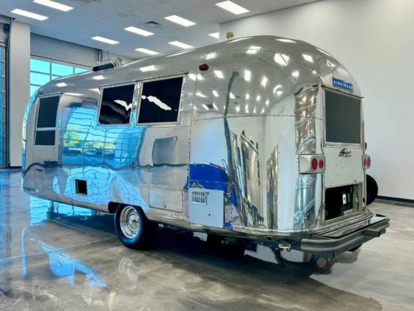 A photo of this 1965 Airstream LAND YACHT