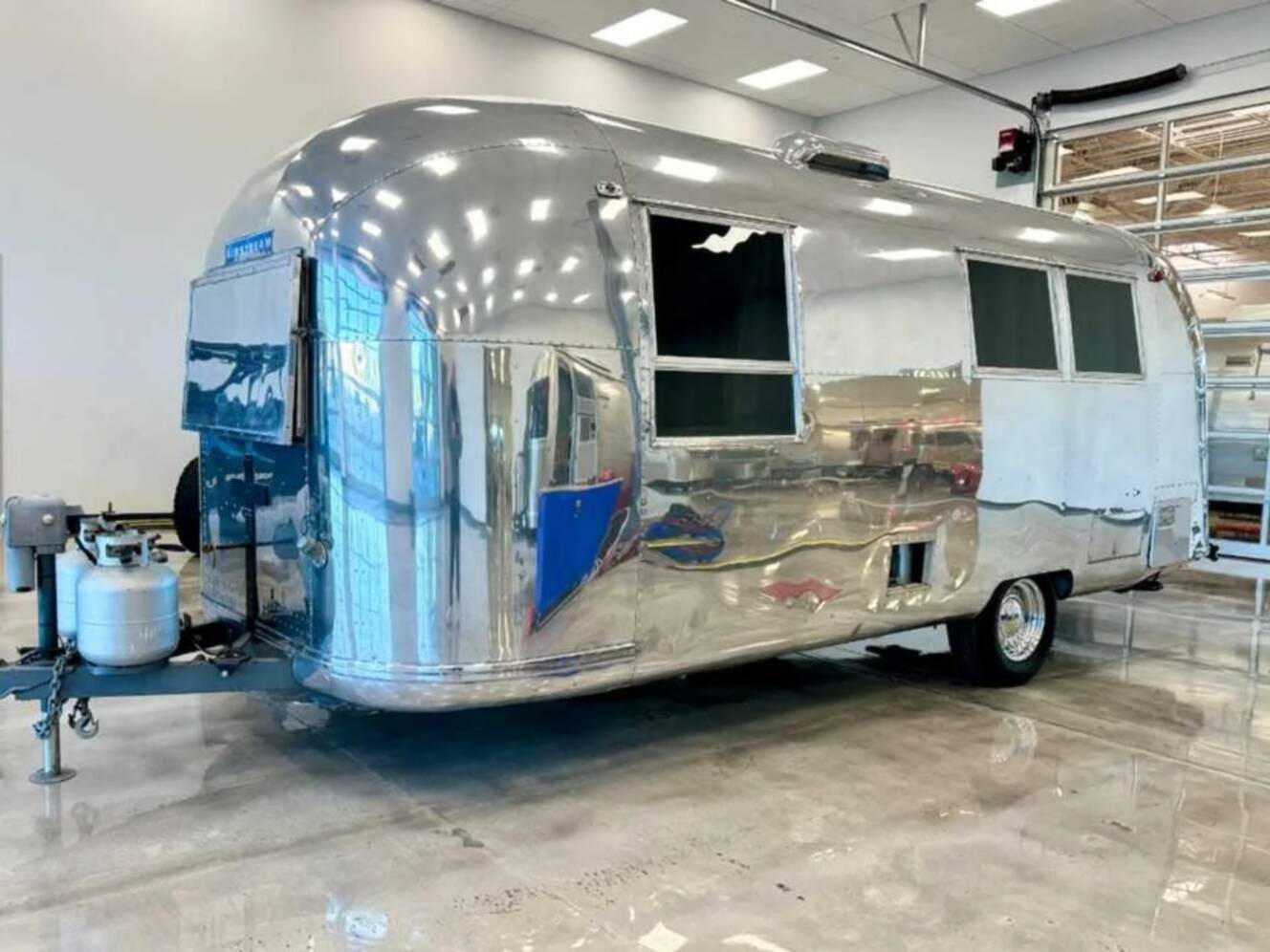 A photo of this 1965 Airstream LAND YACHT
