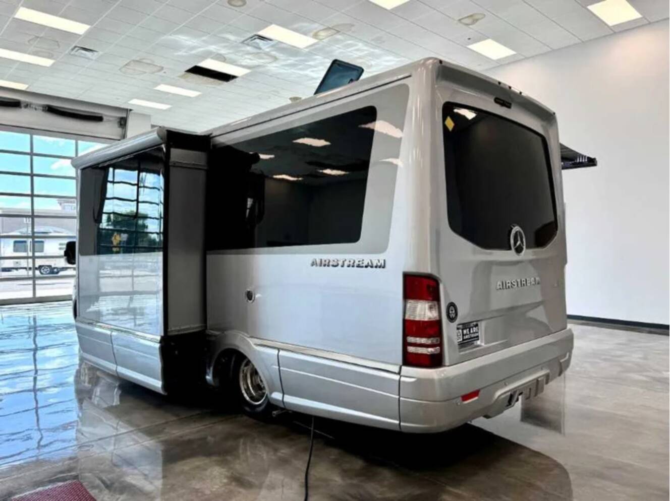 A photo of this 2021 Airstream ATLAS Murphy Suite
