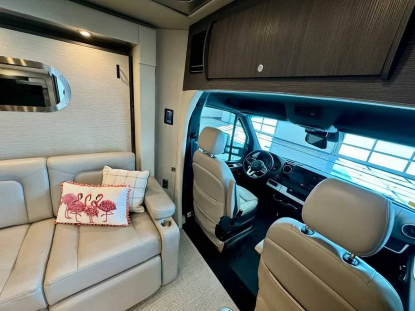 A photo of this 2021 Airstream ATLAS Murphy Suite