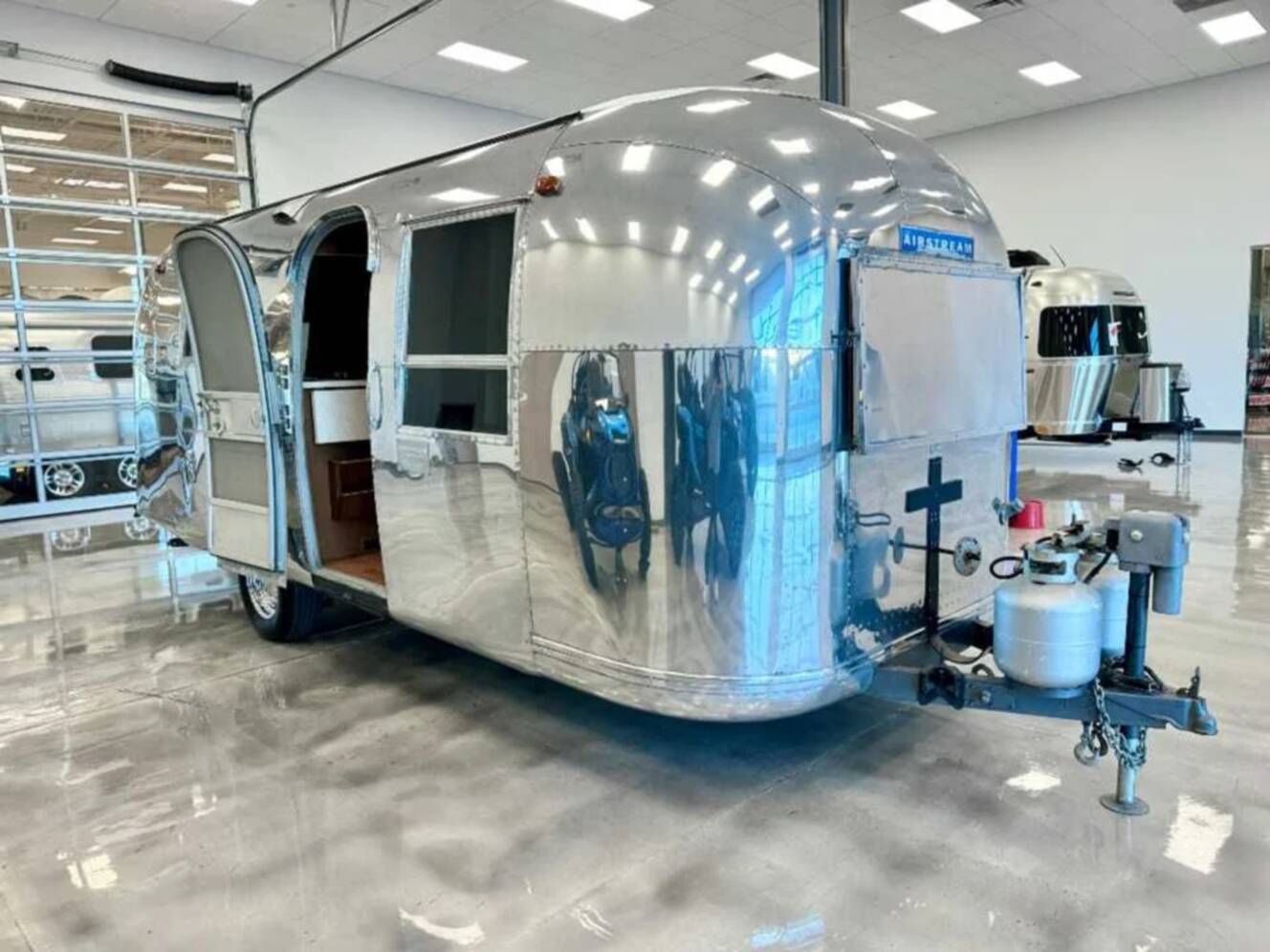 A photo of this 1965 Airstream LAND YACHT