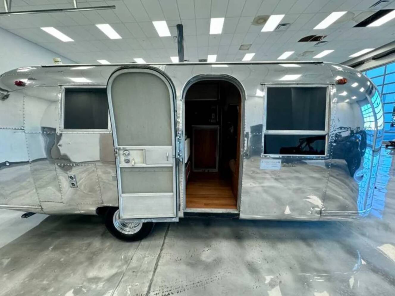A photo of this 1965 Airstream LAND YACHT