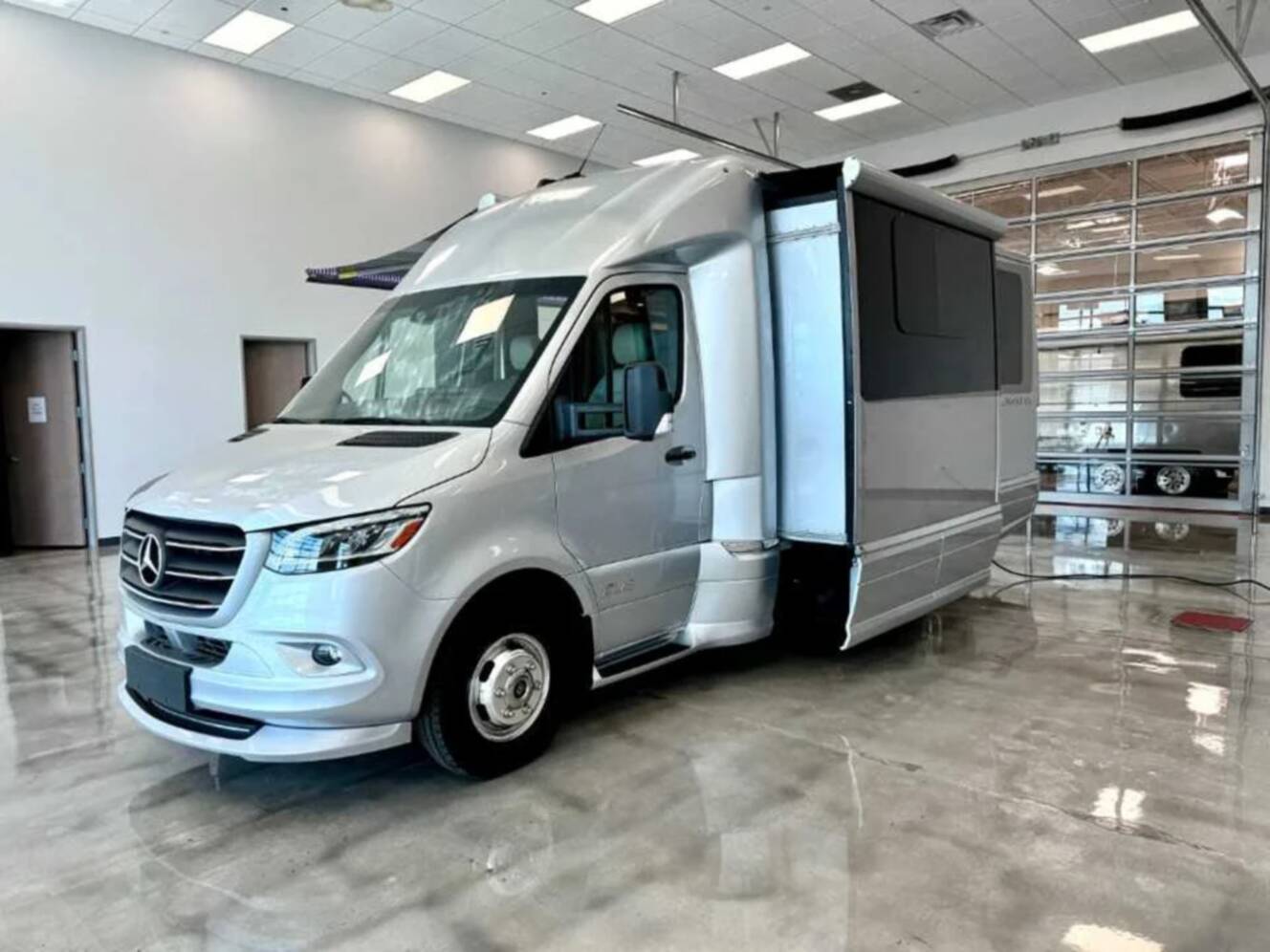 A photo of this 2021 Airstream ATLAS Murphy Suite