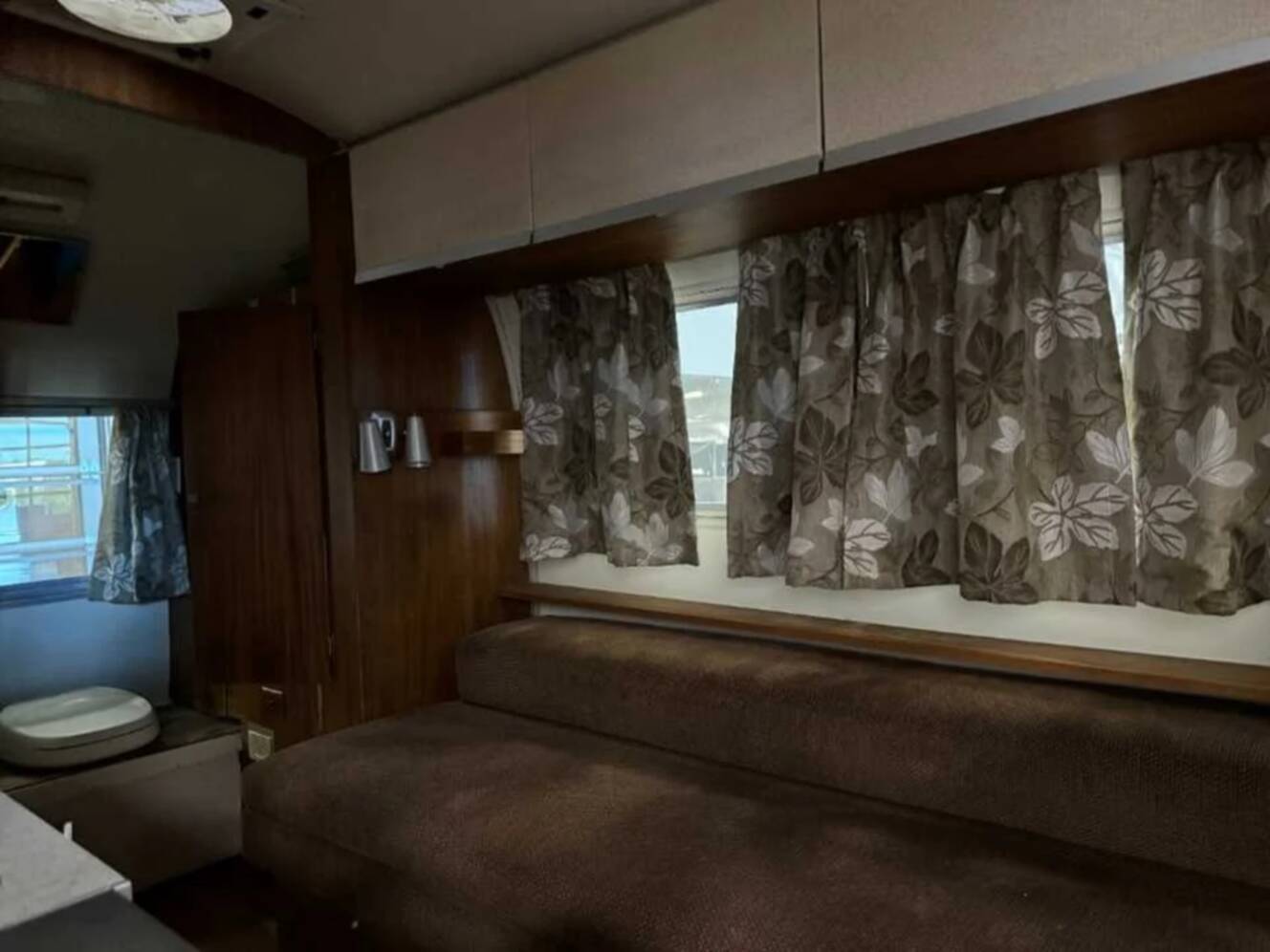 A photo of this 1965 Airstream LAND YACHT
