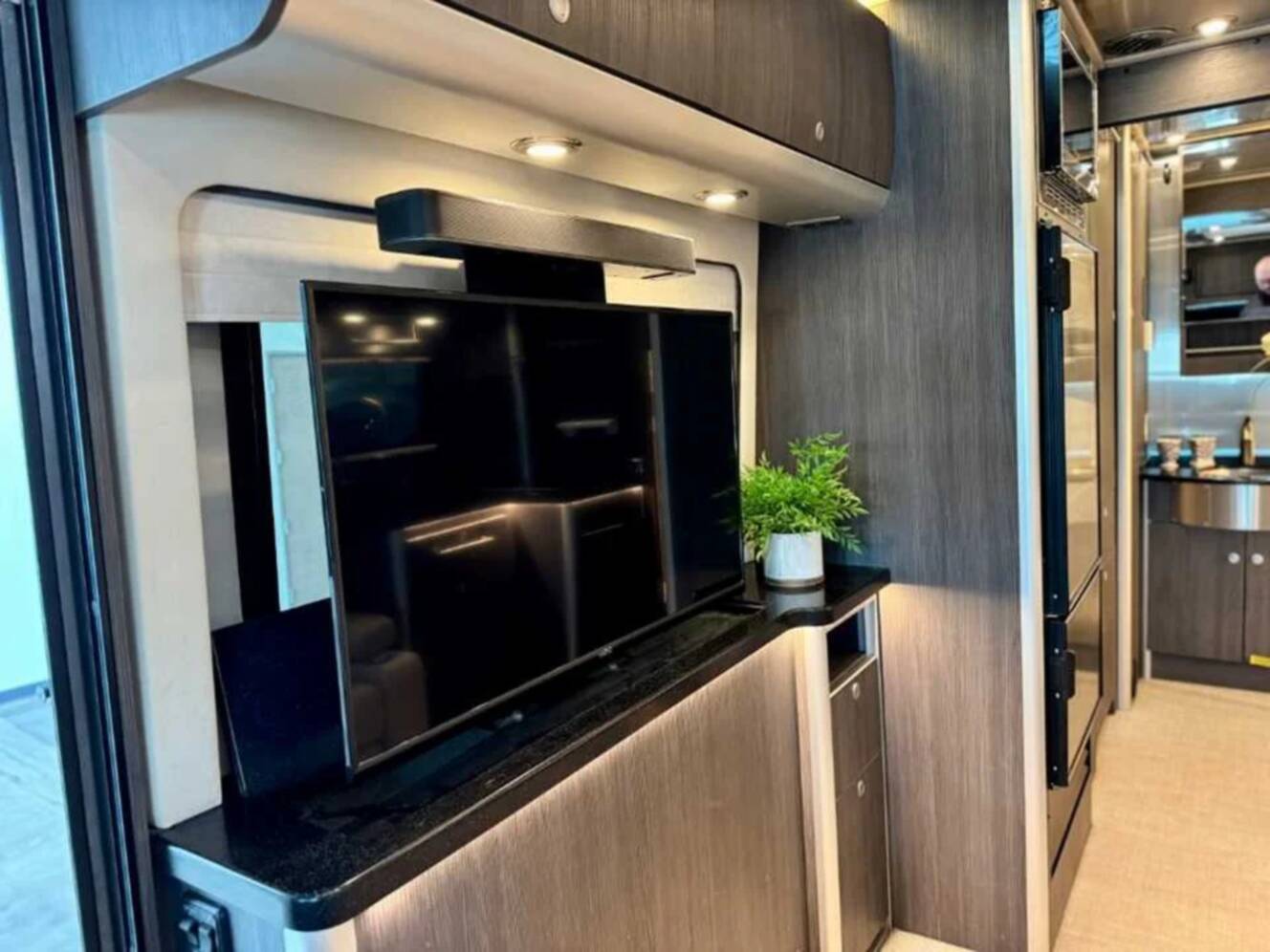 A photo of this 2021 Airstream ATLAS Murphy Suite