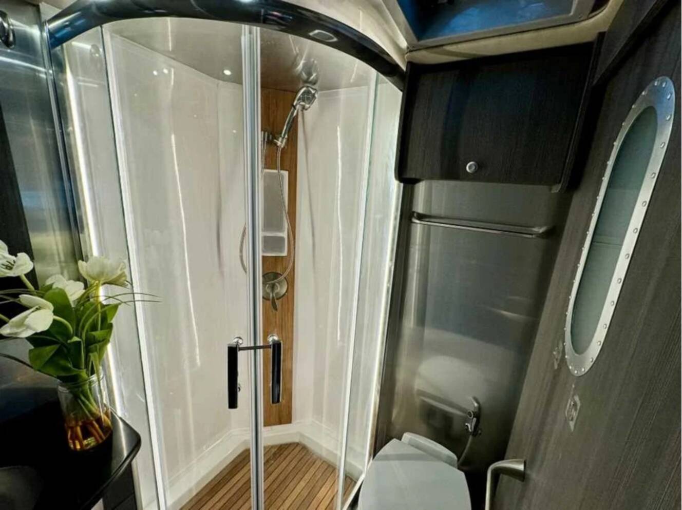 A photo of this 2021 Airstream ATLAS Murphy Suite