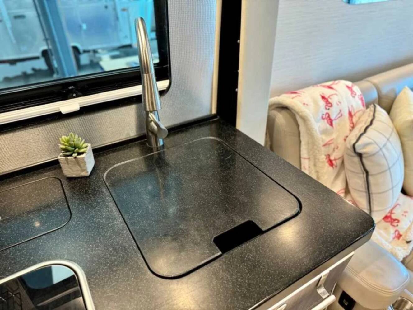 A photo of this 2021 Airstream ATLAS Murphy Suite