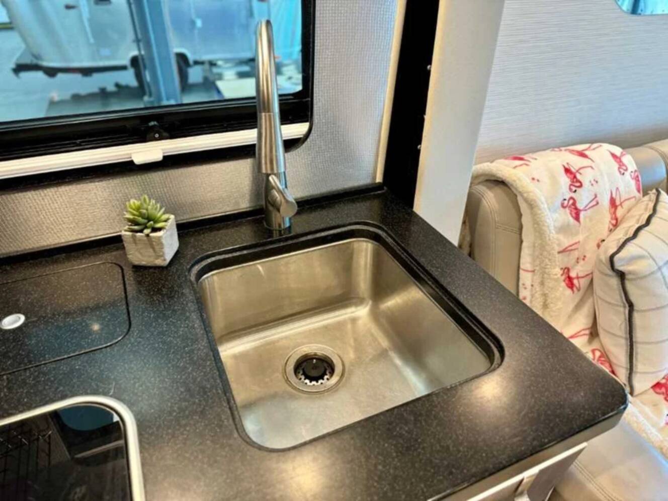 A photo of this 2021 Airstream ATLAS Murphy Suite